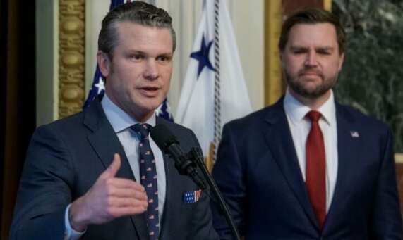 Скандал в Белом доме: журналиста случайно добавили в закрытый чат соратников Трампа