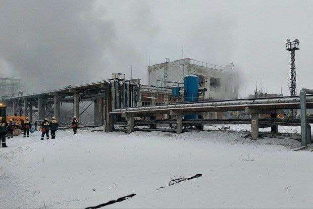 Новий ранок із чергової пожежі на Росії – горить найбільший нафтопереробний завод (ФОТО)