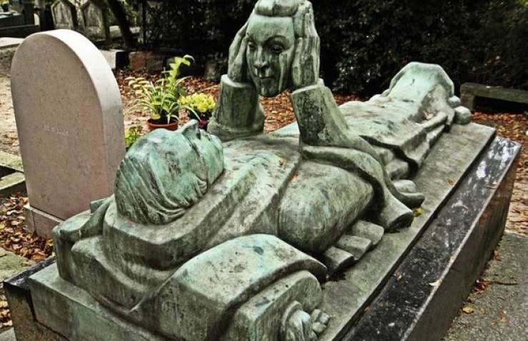 Странные, душераздирающие и забавные - 25 необычных надгробий со всего мира Странные, душераздирающие и забавные - 25 необычных надгробий со всего мира