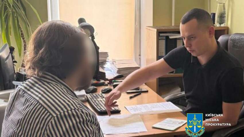 Шантаж за $10 тисяч: у Києві чоловік вимагав гроші за мовчання про інтимні фото