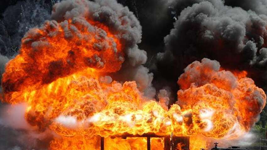 Потужні вибухи у Росії після атаки дронів: горить нафтобаза (ВІДЕО) Потужні вибухи у Росії після атаки дронів: горить нафтобаза (ВІДЕО)