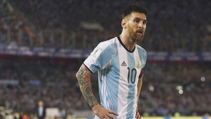 Месси может надолго остаться без футбола