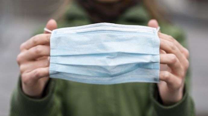 Стало известно, что будет с иностранкой, которая укусила полицейского в Ровно Стало известно, что будет с иностранкой, которая укусила полицейского в Ровно