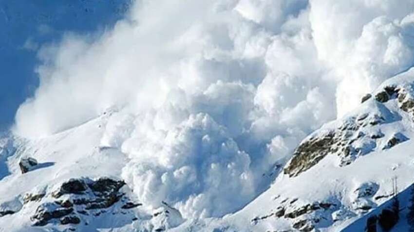 Снежная лавина в Индии: более 50 человек под завалами Снежная лавина в Индии: более 50 человек под завалами