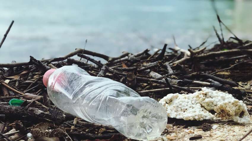 Жінка наступила на пляшку з кислотою: її прогулянка закінчилася трагедією