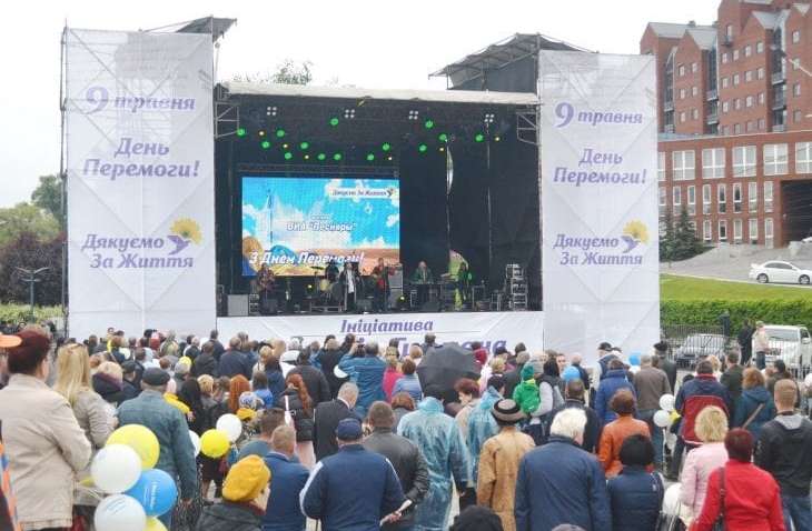 В Днепре праздник 9 мая, организованный политической партией, объединил город
