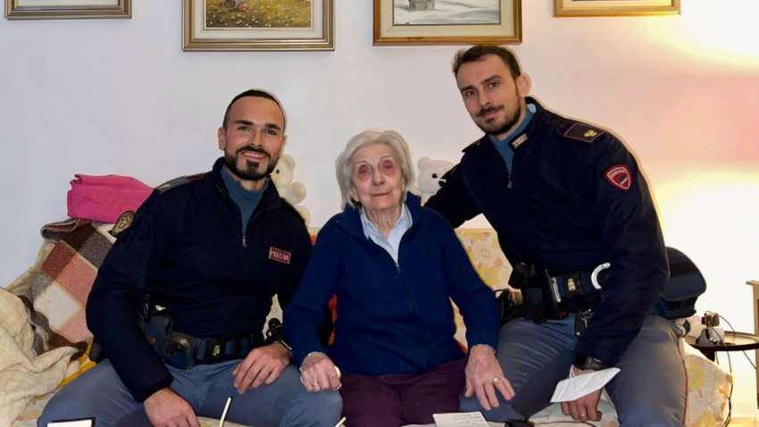 94-летняя итальянка позвонила в полицию в новогоднюю ночь: неожиданная причина звонка