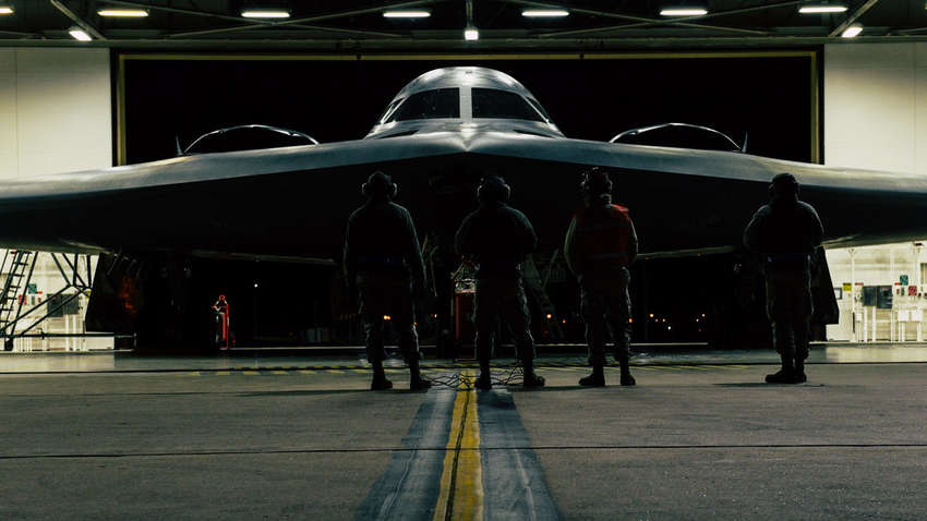 США планують презентувати найсучасніший бомбардувальник B-21 Raider США планують презентувати найсучасніший бомбардувальник B-21 Raider