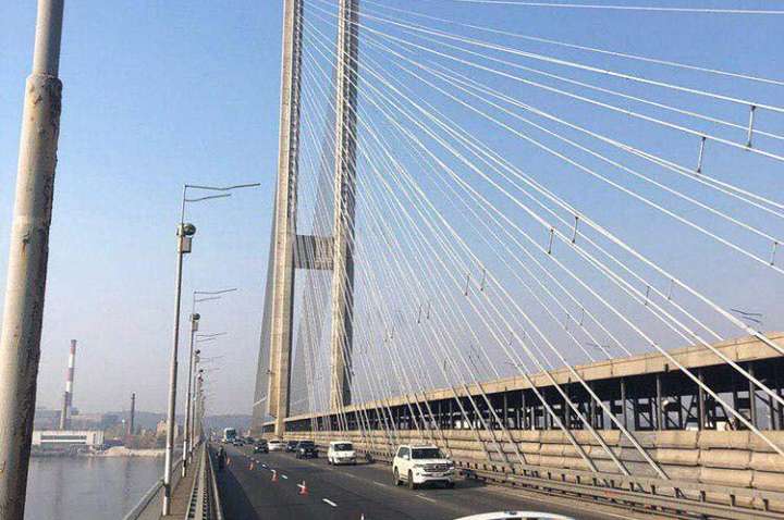 На міст - заради селфі: копи зняли підлітків зі 130-метрової висоти 