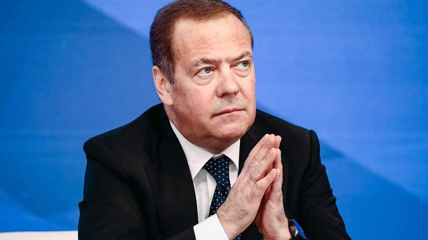 Медведев поехал на два дня в Китай: что это значит для Украины и завершения войны Медведев поехал на два дня в Китай: что это значит для Украины и завершения войны