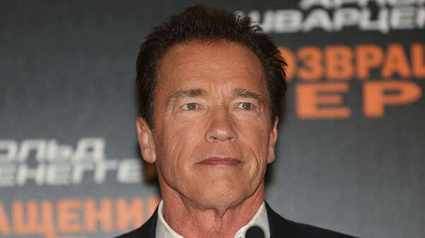 Шварценеггер подарил бездомным 25 домов на Рождество Шварценеггер подарил бездомным 25 домов на Рождество