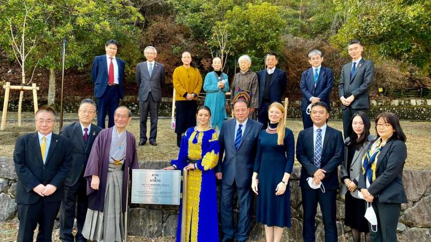 В парке японского города Киото высадили киевские каштаны