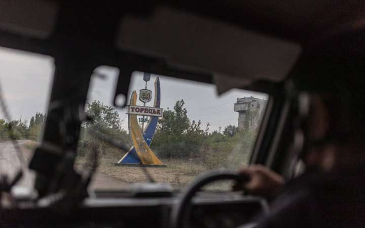 Интенсивность обстрелов значительно возросла: бои идут на подступах к ключевому городу 