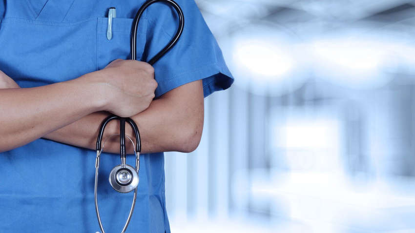 Доктор або акушерка - кому українці довіряють життя власної дитини 