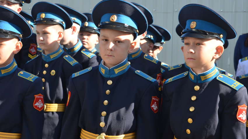 "Переможний" парад: в Росії відбулося масове зараження дітей коронавірусом 