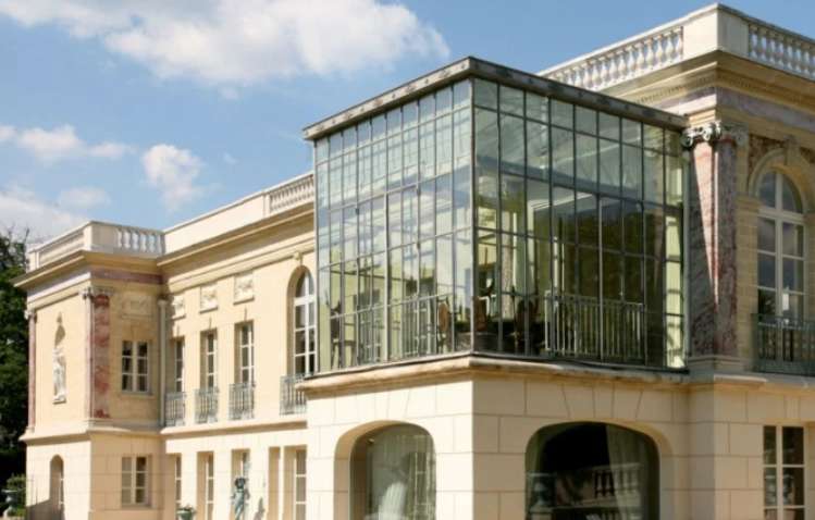 Месси присмотрел роскошный замок для семьи под Парижем Месси присмотрел роскошный замок для семьи под Парижем