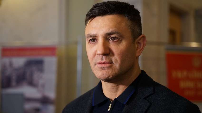 "Це ж сором": екс-футболіст збірної України жорстко висміяв нардепа Тищенка за фото з автоматом (ФОТО) "Це ж сором": екс-футболіст збірної України жорстко висміяв нардепа Тищенка за фото з автоматом (ФОТО)