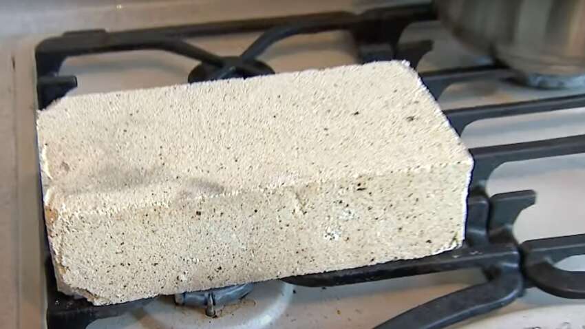 Мороз без світла й опалення: як українці гріють квартири після атаки та що категорично заборонено робити Мороз без світла й опалення: як українці гріють квартири після атаки та що категорично заборонено робити