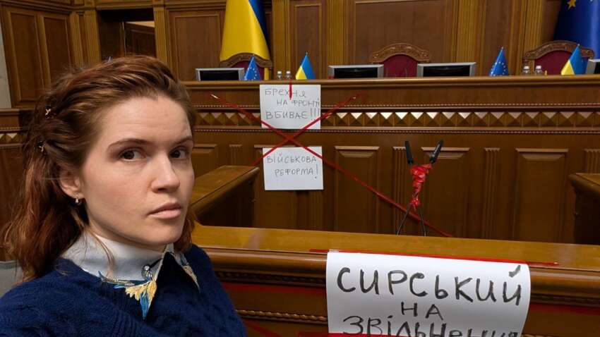 Безугла побилася у Верховній Раді з нардепом з "Батьківщини" (ВІДЕО) Безугла побилася у Верховній Раді з нардепом з "Батьківщини" (ВІДЕО)