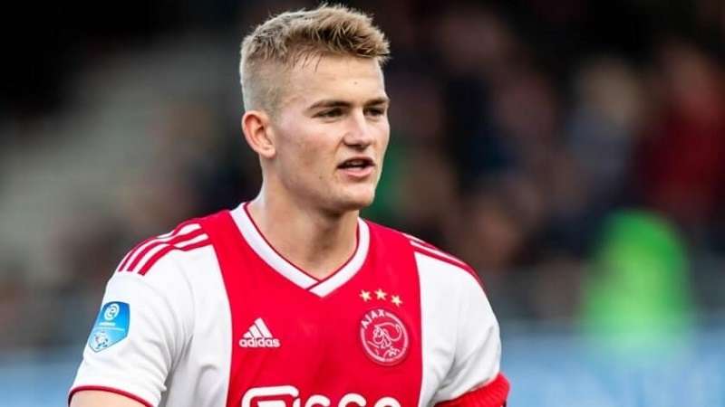 Де Лигт сегодня может подписать контракт с "Ювентусом"