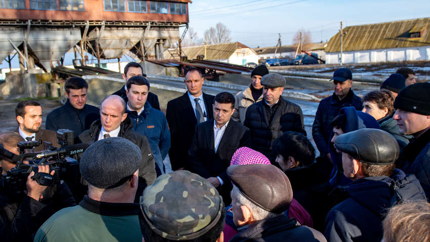 "Больной аграрный вопрос": Зеленский внесет правки в закон "о рынке земли"