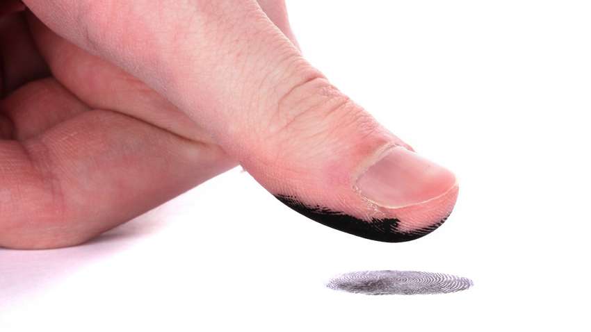 Експерт відмовляє користуватися відбитком пальців на телефоні