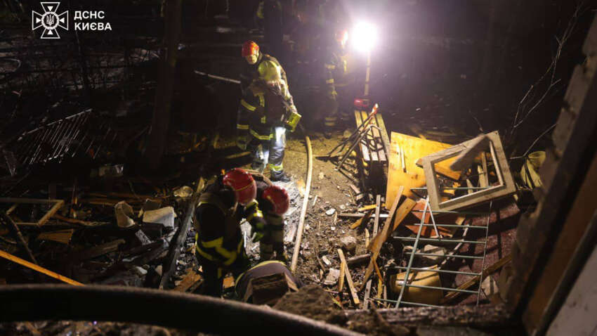 Попадания в многоэтажки, есть погибшие и раненые: последствия атаки на Киев Попадания в многоэтажки, есть погибшие и раненые: последствия атаки на Киев