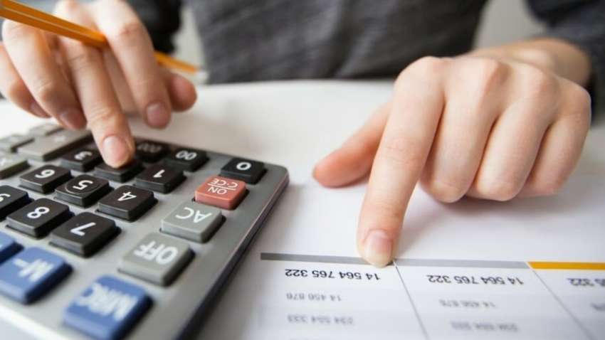 Податки для перукарів, таксистів Bolt, Uber, Uklon і не тільки: чи оправдана ініціатива влади