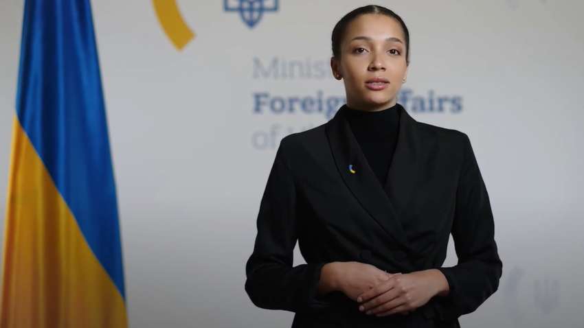 Прообразом ШІ-аватара для МЗС стала дівчина з неблагополучної родини