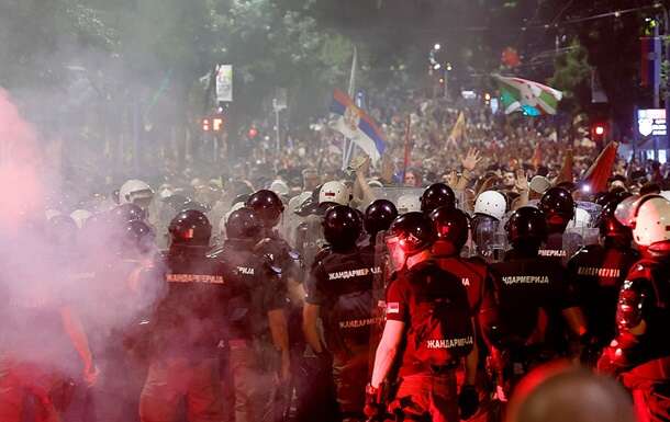 Разведка РФ намекает на повторение «майдана»: в какой стране Европы может взорваться