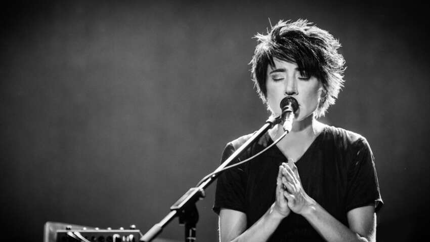 Известная российская певица из-за украинских флагов исчезла со сцены и переехала в другую страну Известная российская певица из-за украинских флагов исчезла со сцены и переехала в другую страну