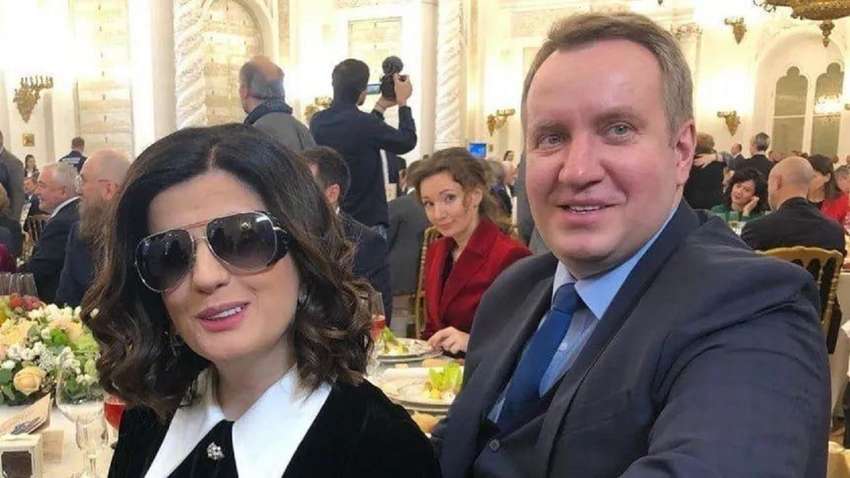 Стало плохо в самолете: в России внезапно умер кремлевский политик и муж российской певицы