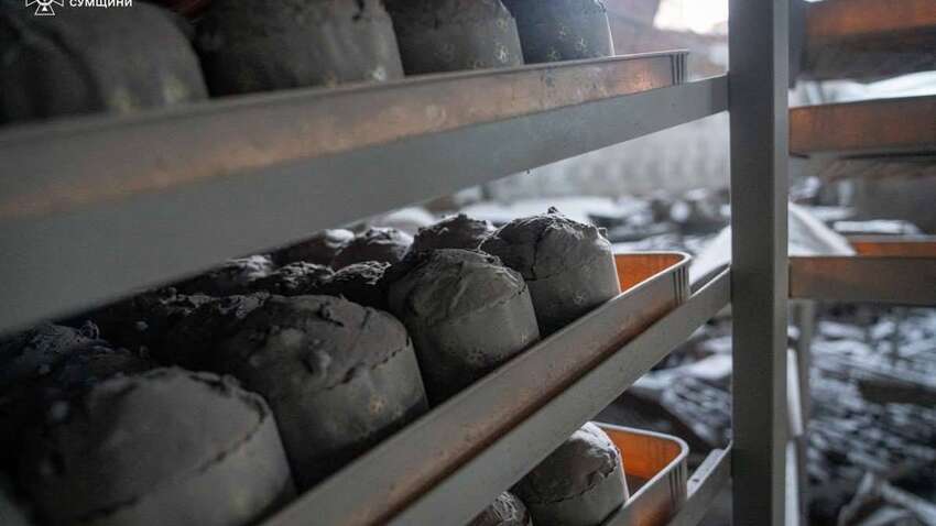 У Страсну п’ятницю росіяни вдарили по житловому будинку та цеху з випікання пасок