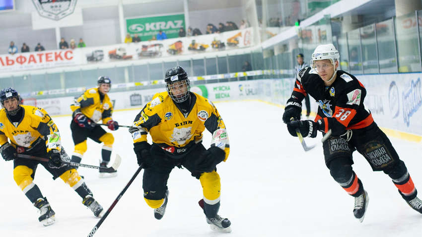 Лідируючий "Кременчук" легко розібрався з "Білим Барсом" в матчі УХЛ