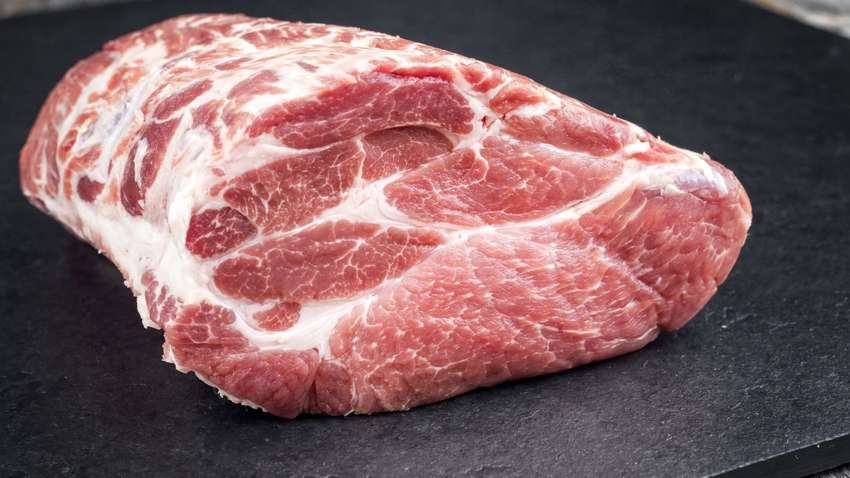 Чому дорожчає свинина та молочні продукти - відповідь експерта