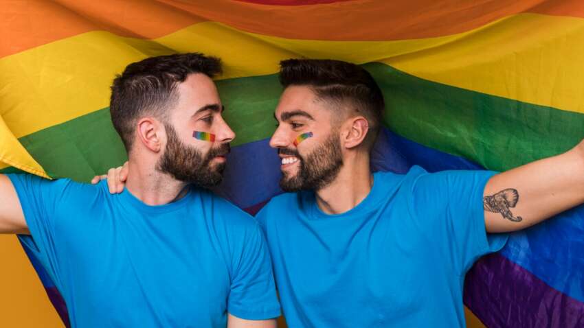 Мигранты в Великобритании выдают себя за геев, чтобы получить убежище: как работает схема