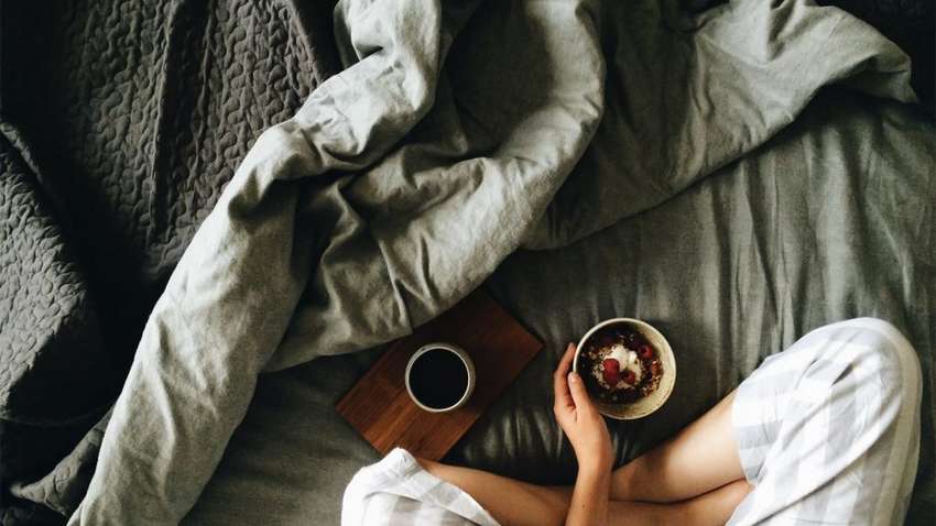 Почему нельзя есть в постели: 5 весомых причин Почему нельзя есть в постели: 5 весомых причин