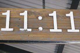 Одинаковые цифры на часах: что они означают и как их трактовать