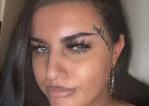 Девушка с постыдной татуировкой показала, за что на теле стыдно больше всего (ФОТО)