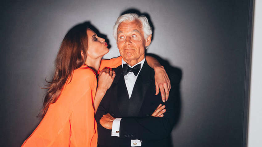 Вчені пояснили, чому жінок приваблюють чоловіки старшого віку