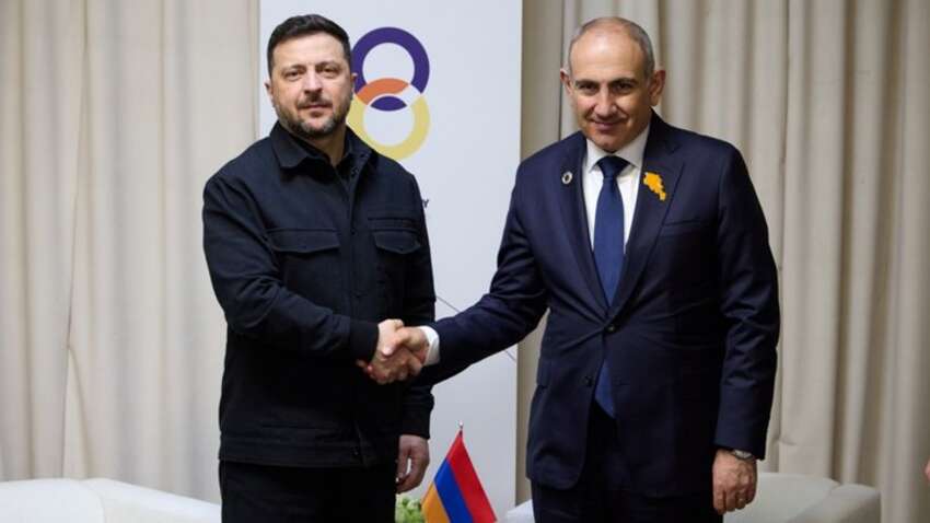 Після візиту Зеленського Пашинян проінформував Путіна, що не прибуде на парад до РФ