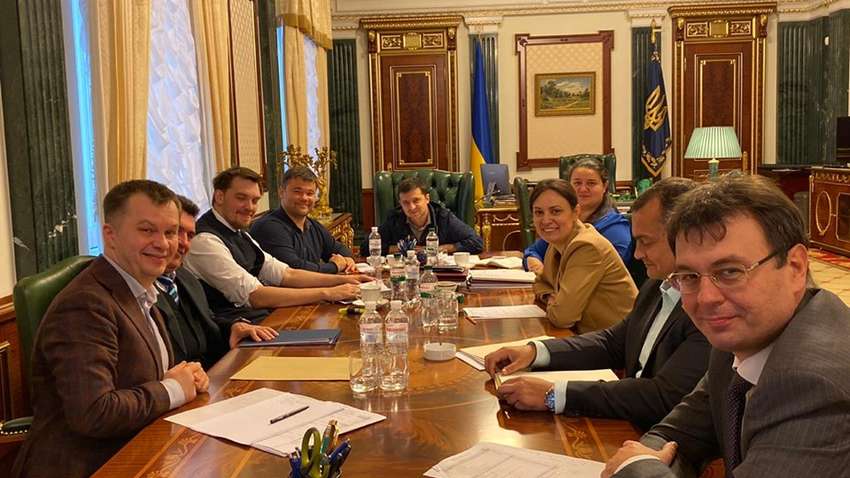 Зеленський ініціює скорочення витрат на чиновників на 10%