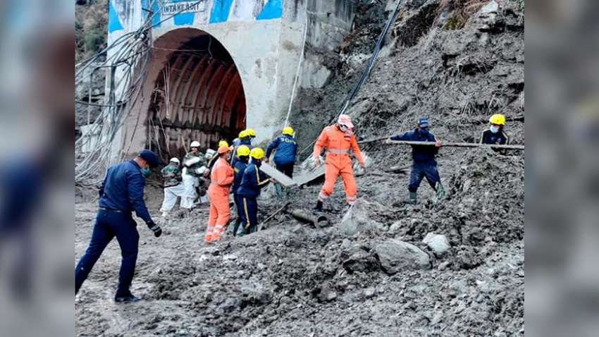 В Гималаях сошел ледник: сотни пропавших без вести В Гималаях сошел ледник: сотни пропавших без вести