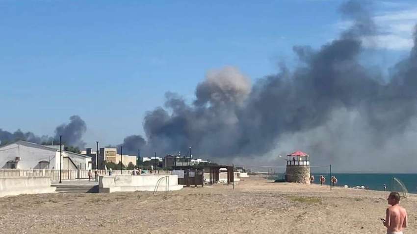 Взрывы в Крыму: показали обгоревшие истребители на вражеской авиабазе (ВИДЕО)