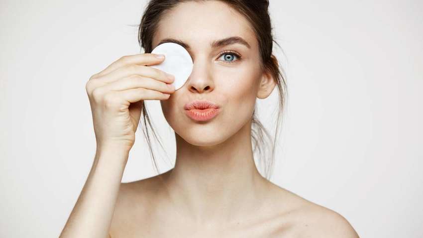 Это популярное средство по уходу может только повредить коже лица