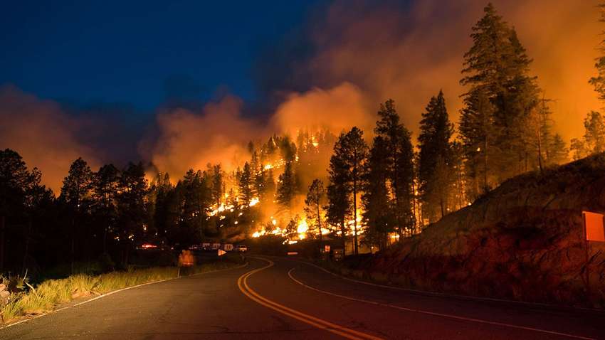 Калифорнию вновь накрыли лесные пожары: объявлена эвакуация 50 тыс. человек