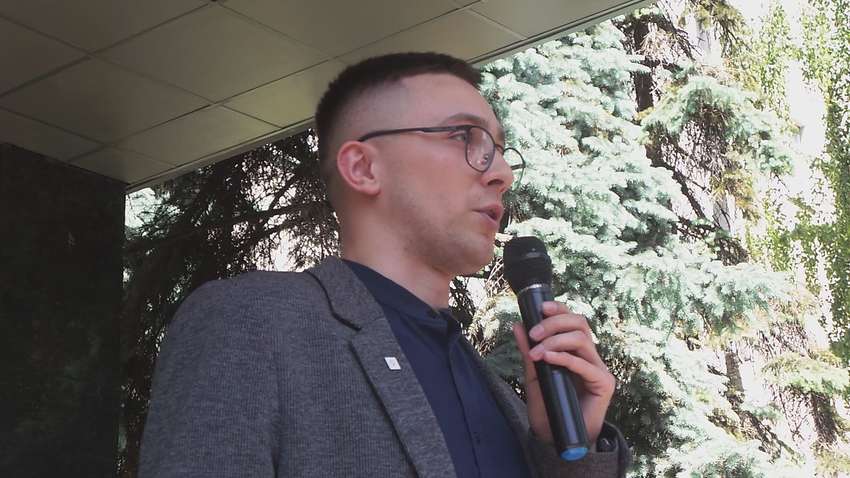 Зеленський вшанував пам'ять жертв ІЛ-76 над Луганськом, Стерненко закликав його до відповіді Зеленський вшанував пам'ять жертв ІЛ-76 над Луганськом, Стерненко закликав його до відповіді