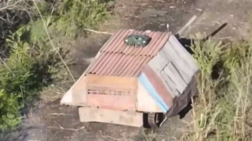 Українські військові помітили новий російський "танк-черепаху"