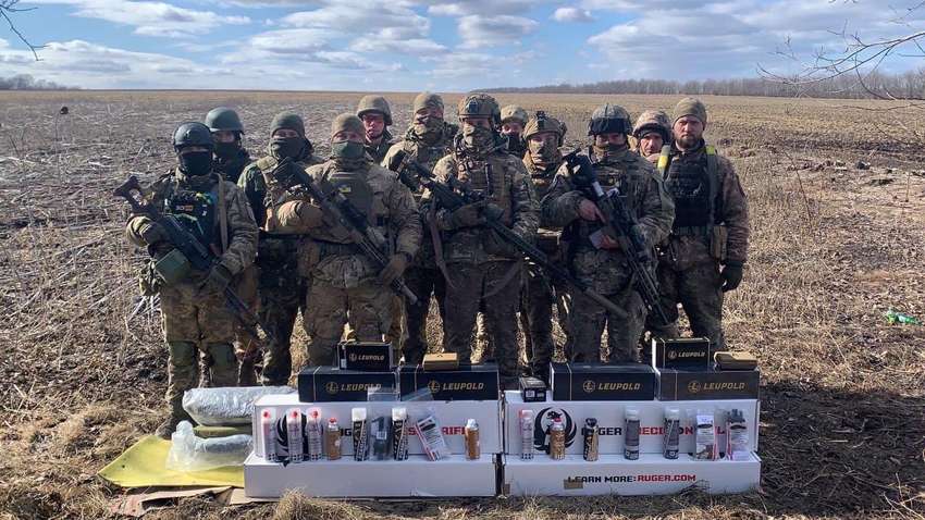 Юрій Голик та Олександр Карпюк передали снайперські гвинтівки для українських військових