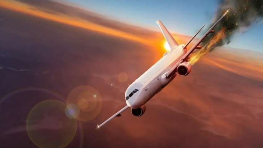 Бывшая стюардесса рассказала, как выжить в авиакатастрофе: это может спасти жизнь